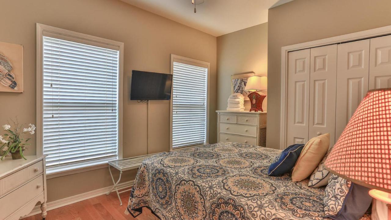 Biglows Bungalow - About A Quarter Mile To Private Neighborhood Beach Access, Pet Friendly, Community Pool Destin Eksteriør bilde